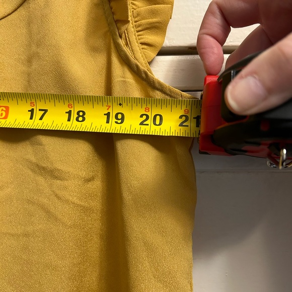 Gold blouse with tie and ruffles - Picture 3 of 5